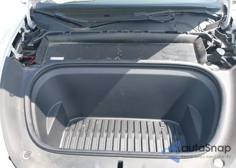 2022 Tesla Model Y Long Range Dual Motor All-Wheel Drive z USA, uszkodzony, nr VIN 7SAYGDEE5NF375324